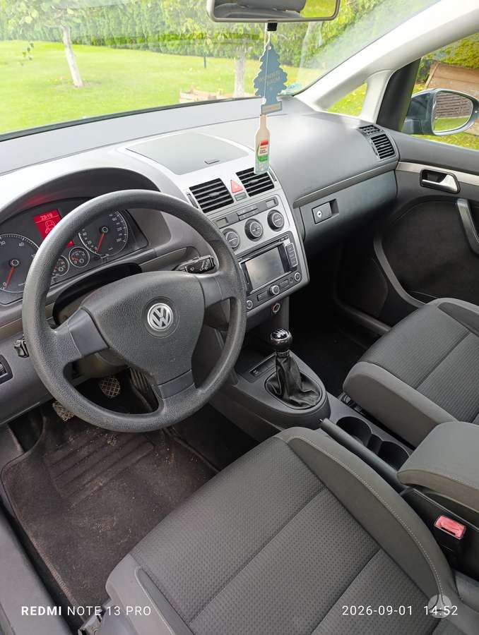 Volkswagen Touran 2010 — photo 7