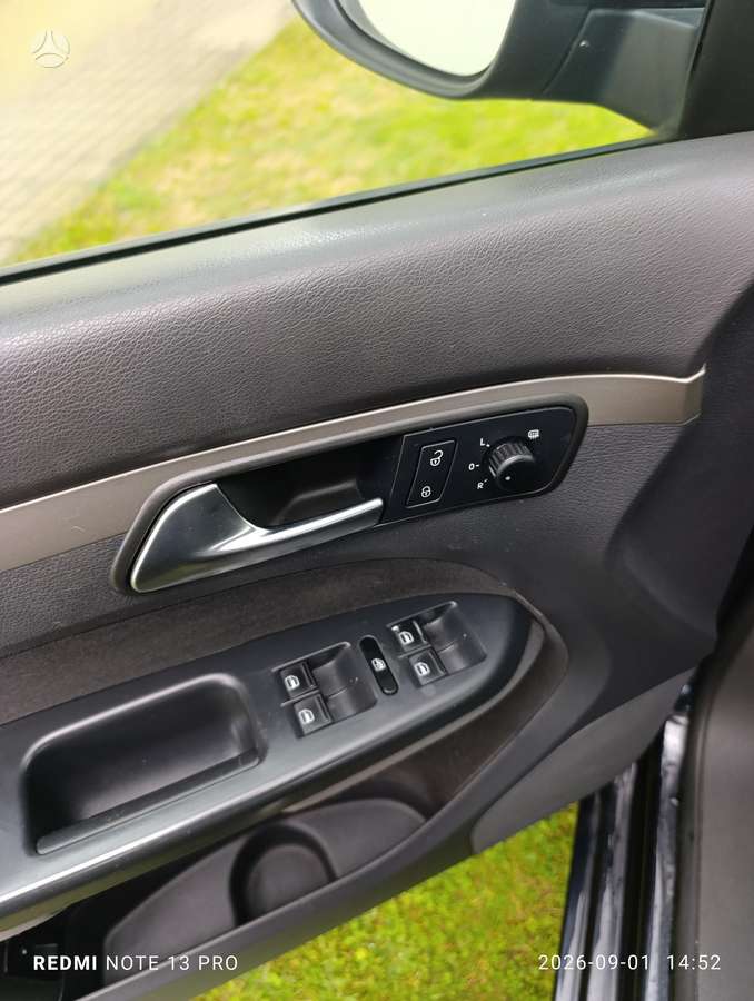 Volkswagen Touran 2010 — photo 9