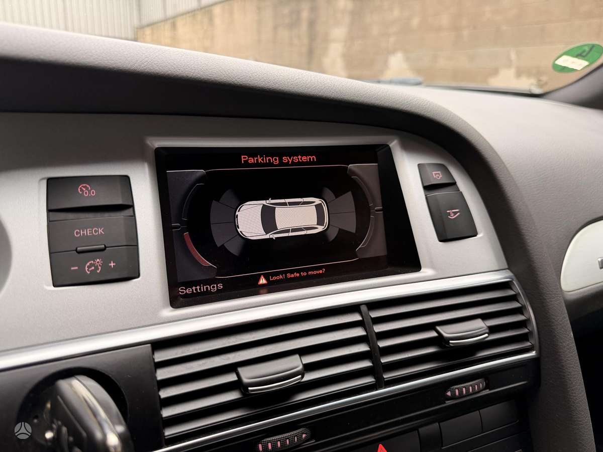 Audi A6 2011 — photo 18