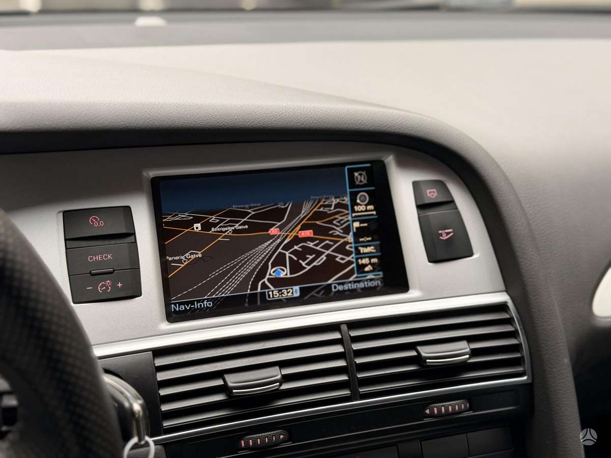 Audi A6 2011 — photo 19