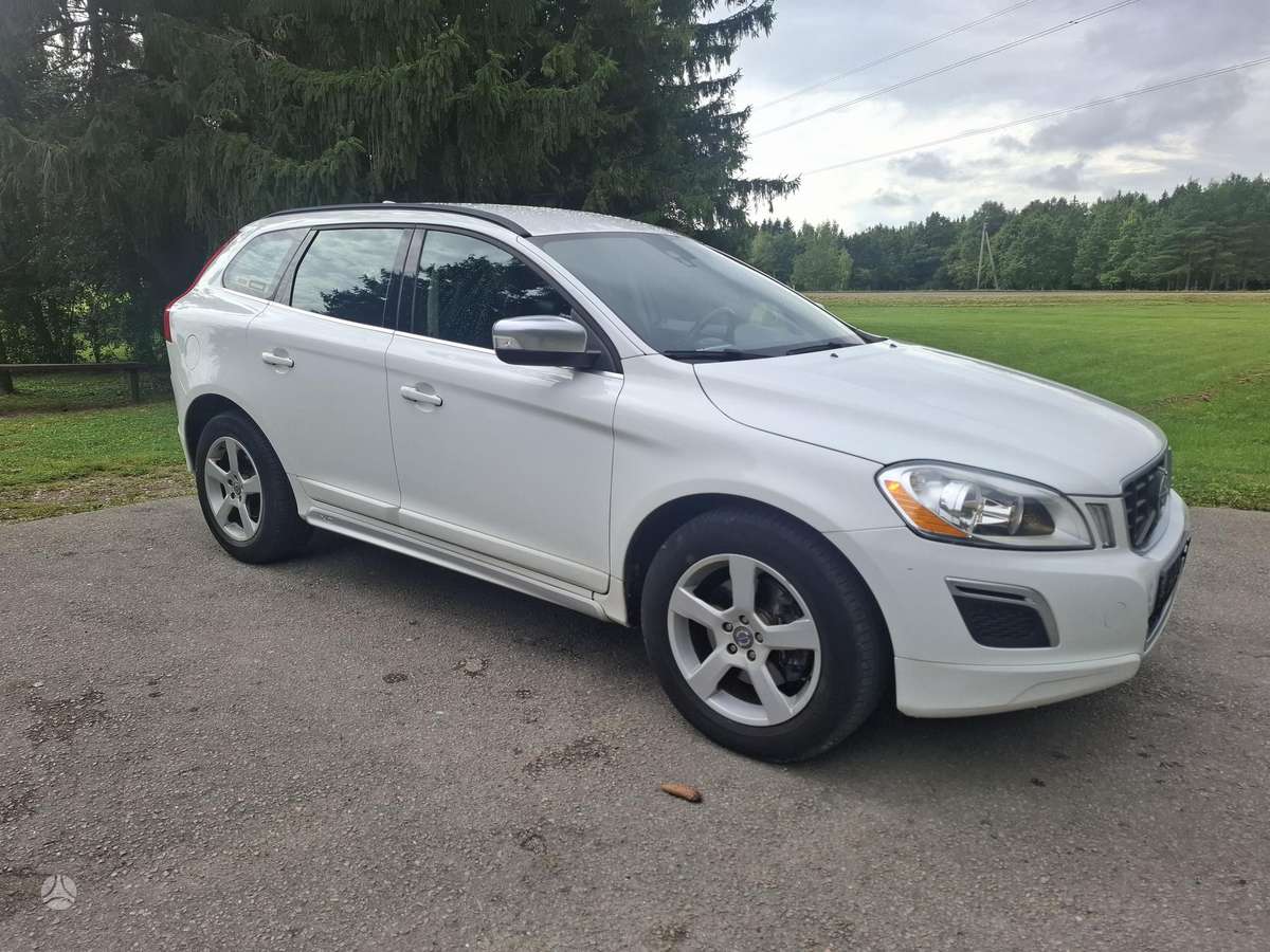 Volvo XC60 2011 — rear view