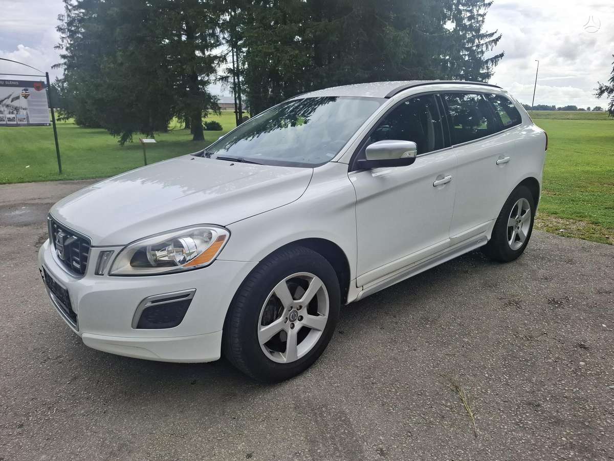 Volvo XC60 2011 — interior
