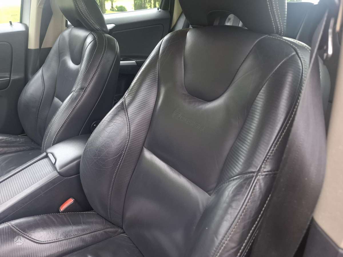 Volvo XC60 2011 — photo 6