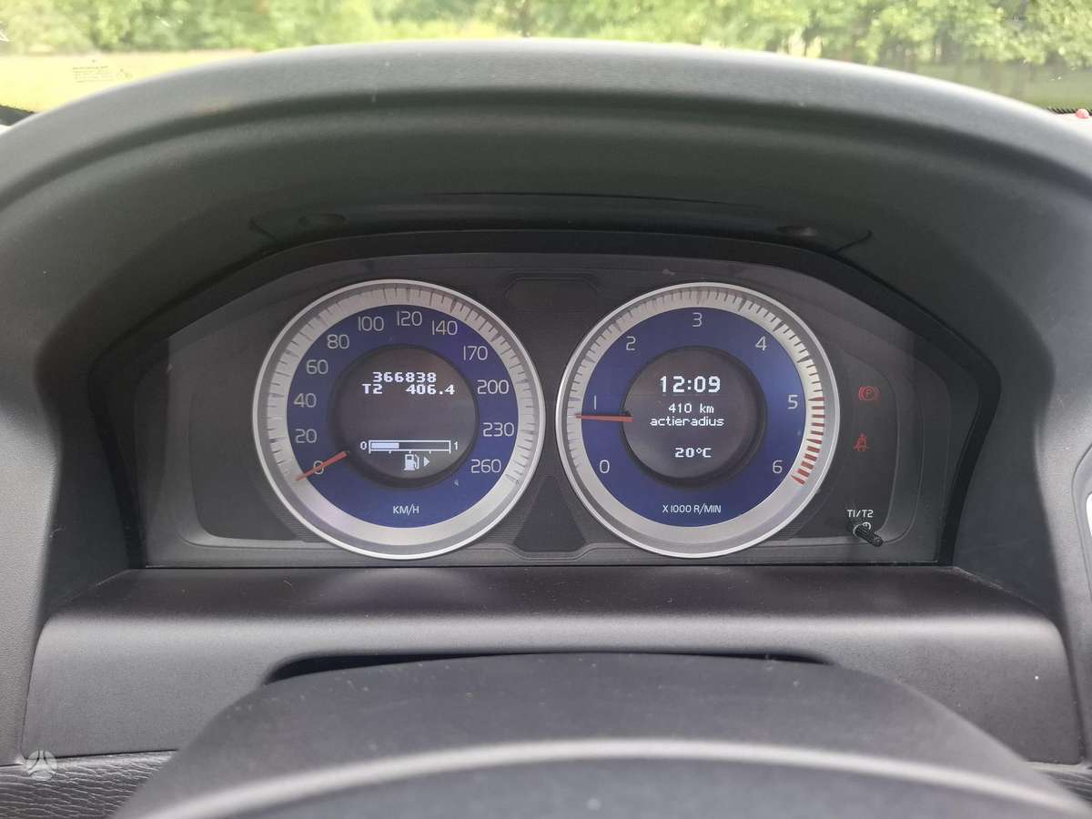 Volvo XC60 2011 — photo 8