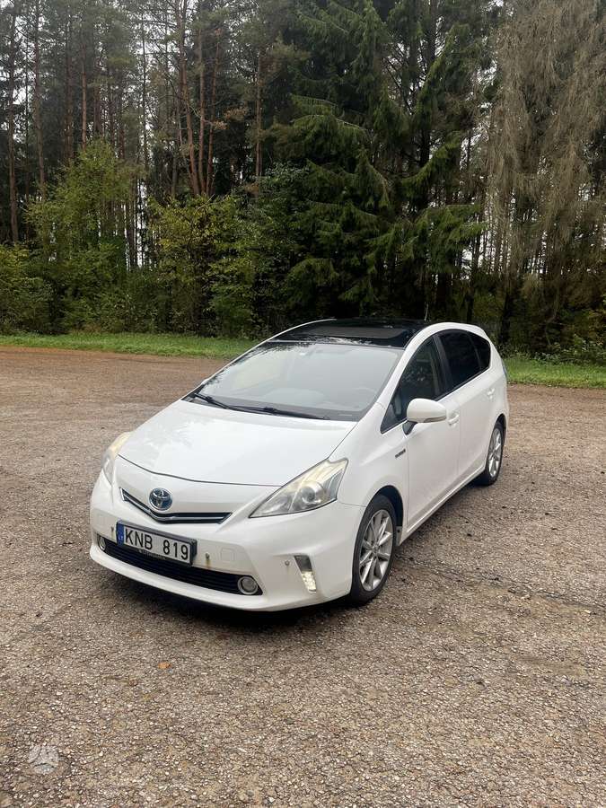 Toyota Prius+ 2012 — interior