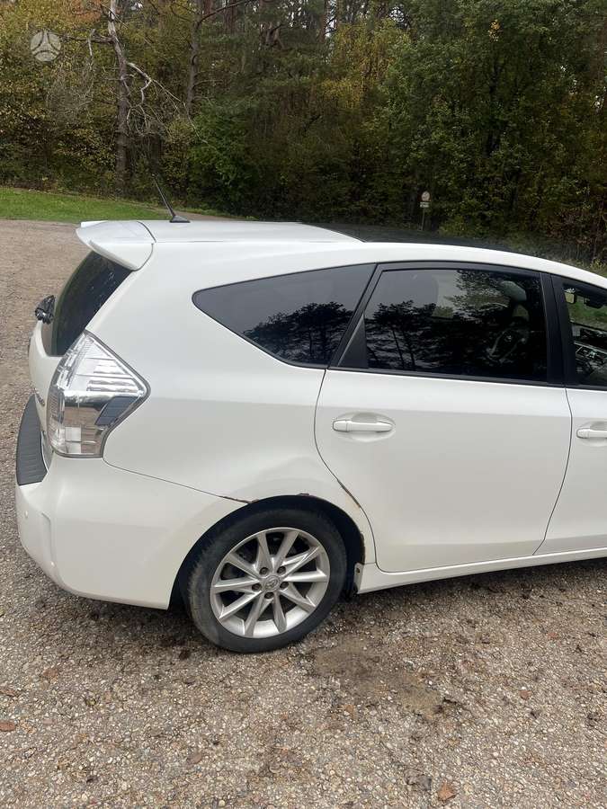 Toyota Prius+ 2012 — engine 1798 cm³, 99 HP (73kW)