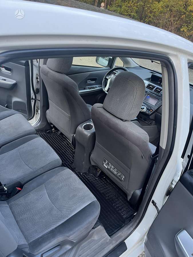 Toyota Prius+ 2012 — photo 7
