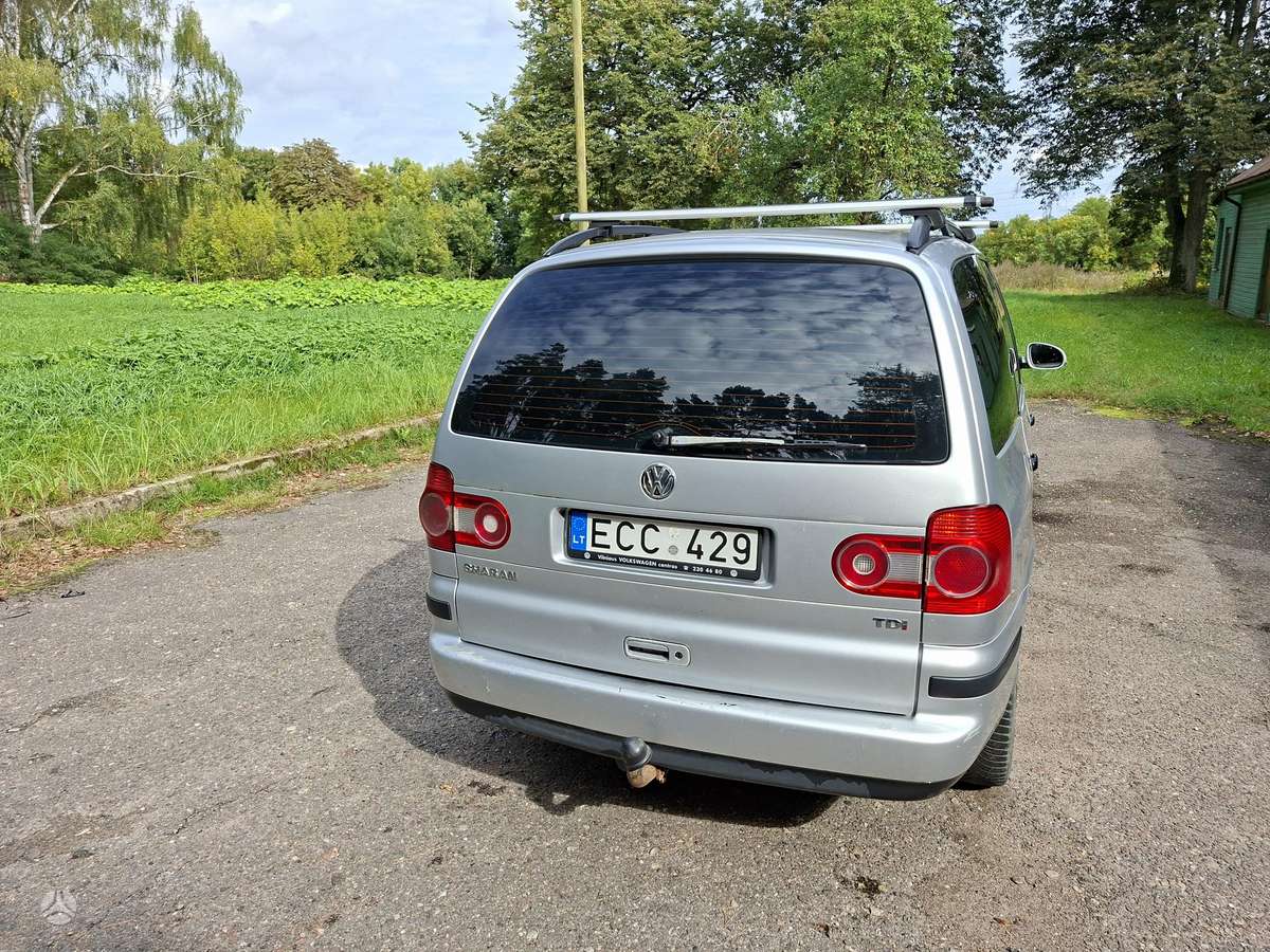 Volkswagen Sharan 2008 — вигляд ззаду