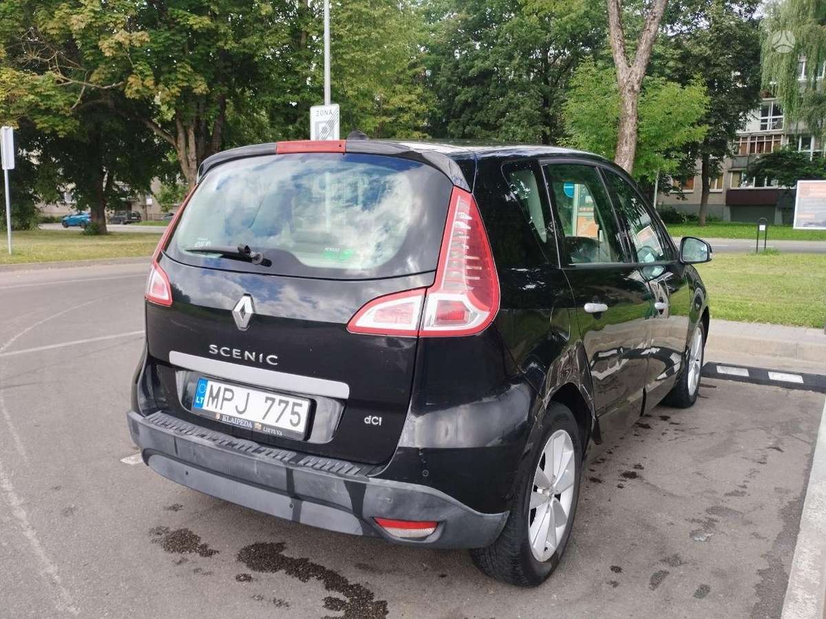 Renault Scenic 2011 — салон