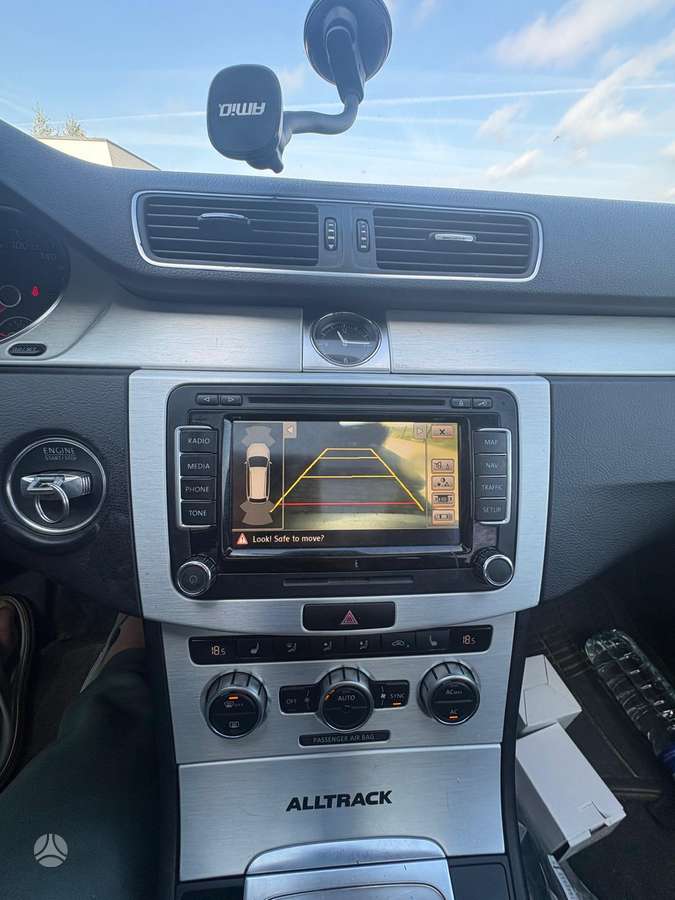 Volkswagen Passat 2012 — photo 11