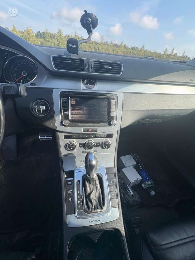 Volkswagen Passat 2012 — photo 12
