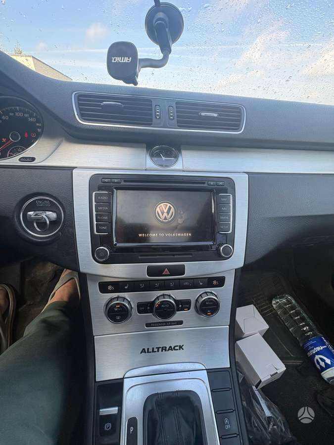 Volkswagen Passat 2012 — photo 16
