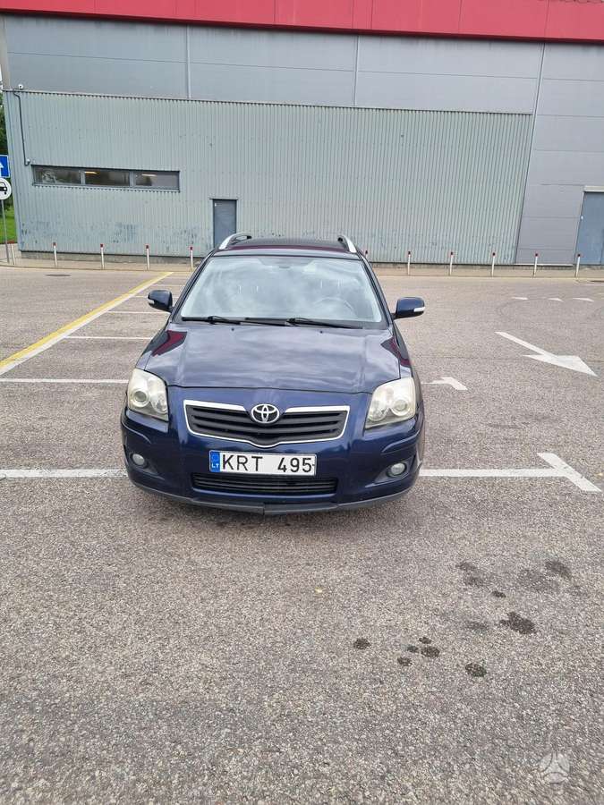 Toyota Avensis 2008 — rear view