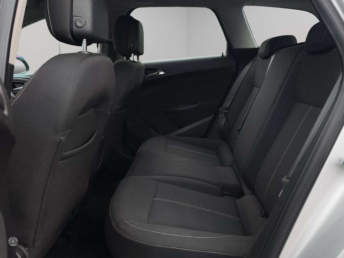 Opel Astra 2015 — photo 11
