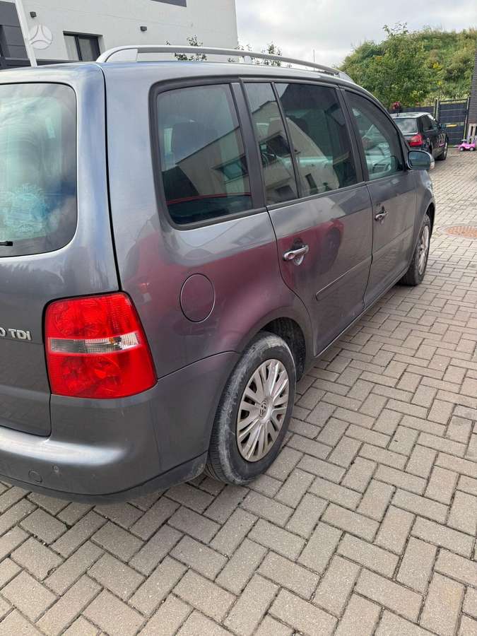 Volkswagen Touran 2006 — engine 1968 cm³, 140 HP (103kW)