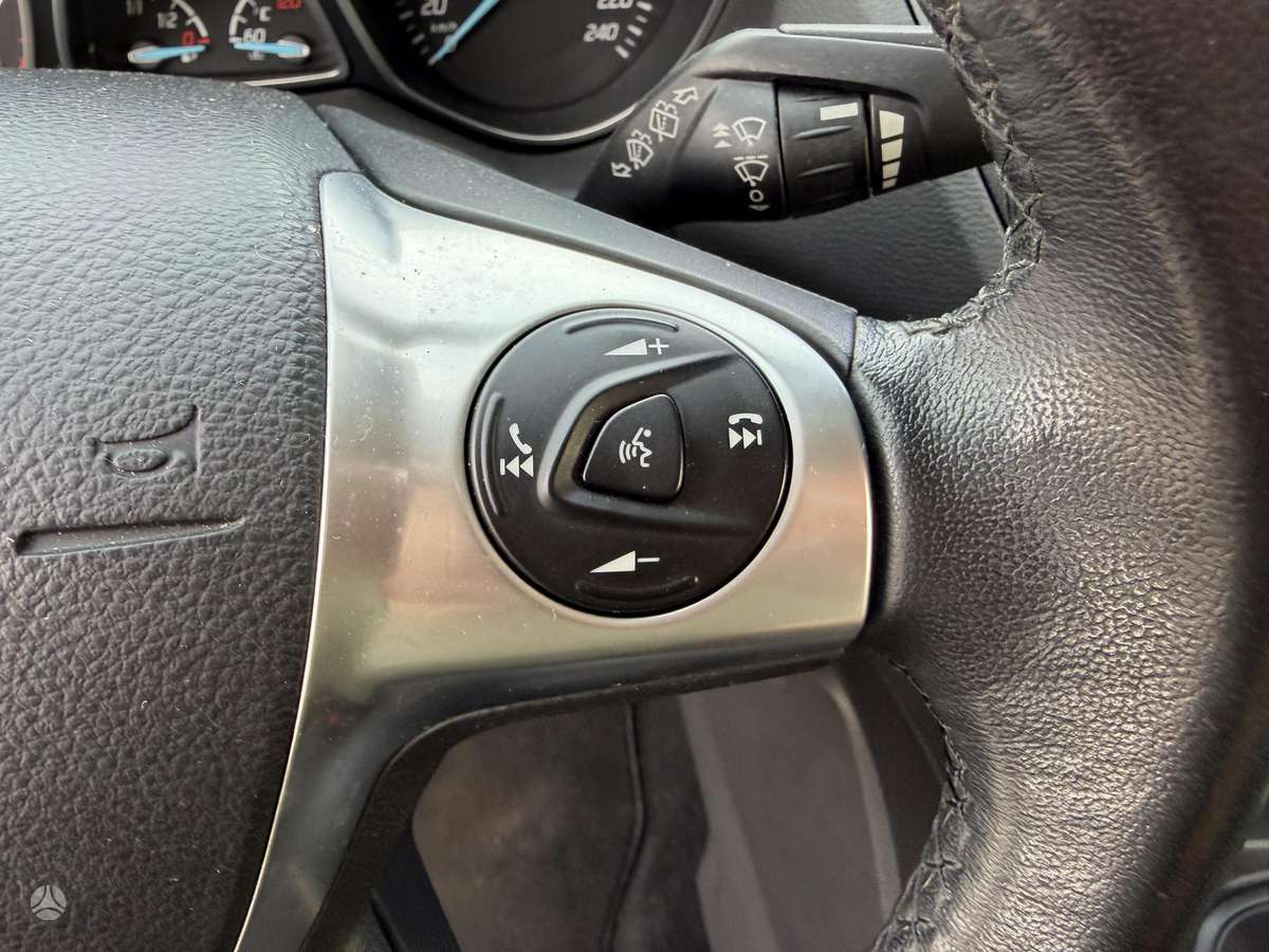 Ford Kuga 2015 — фото 24