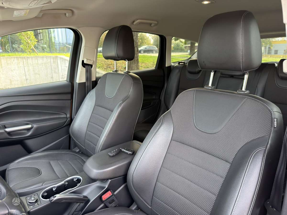 Ford Kuga 2015 — фото 28