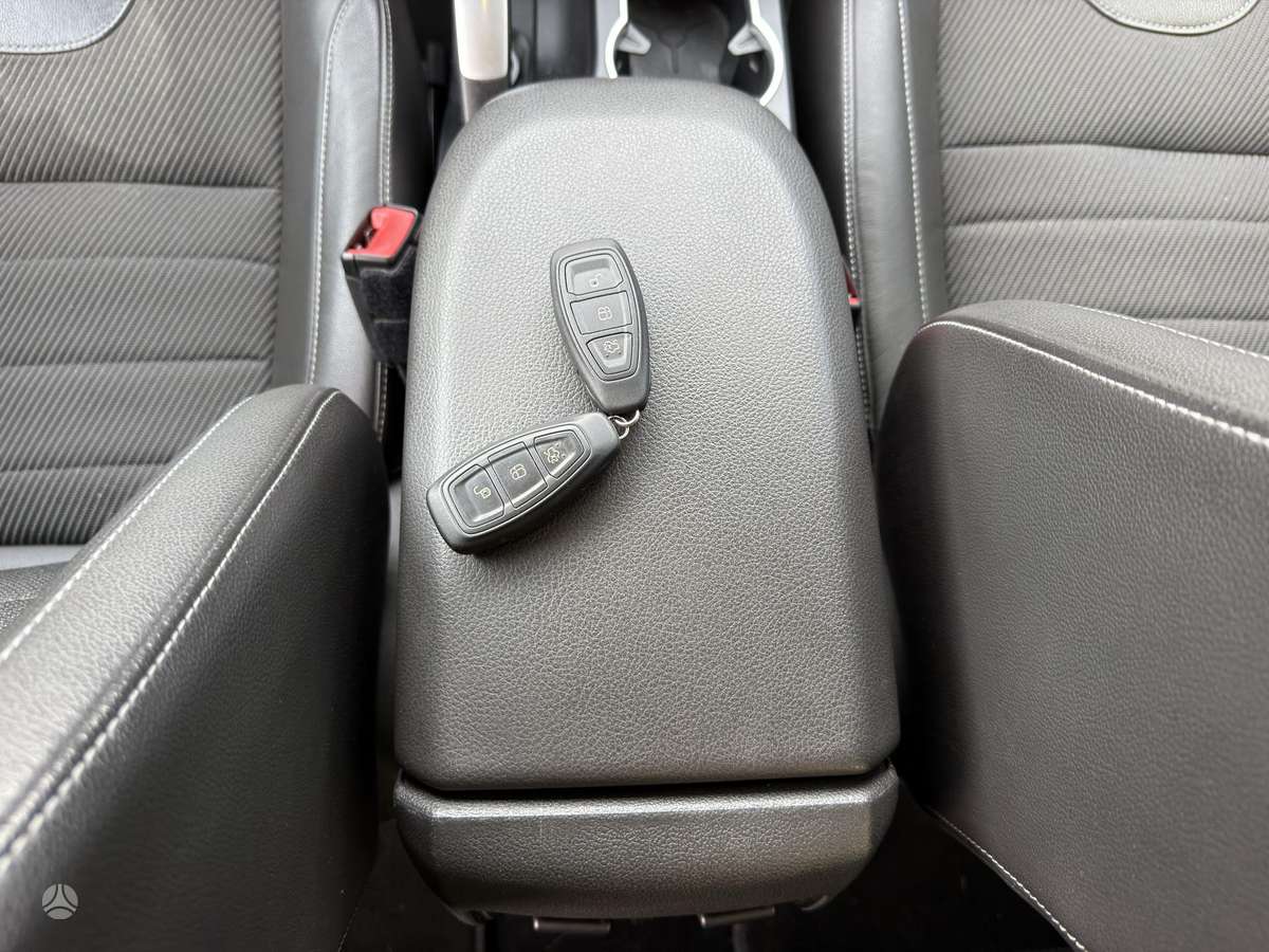 Ford Kuga 2015 — фото 30