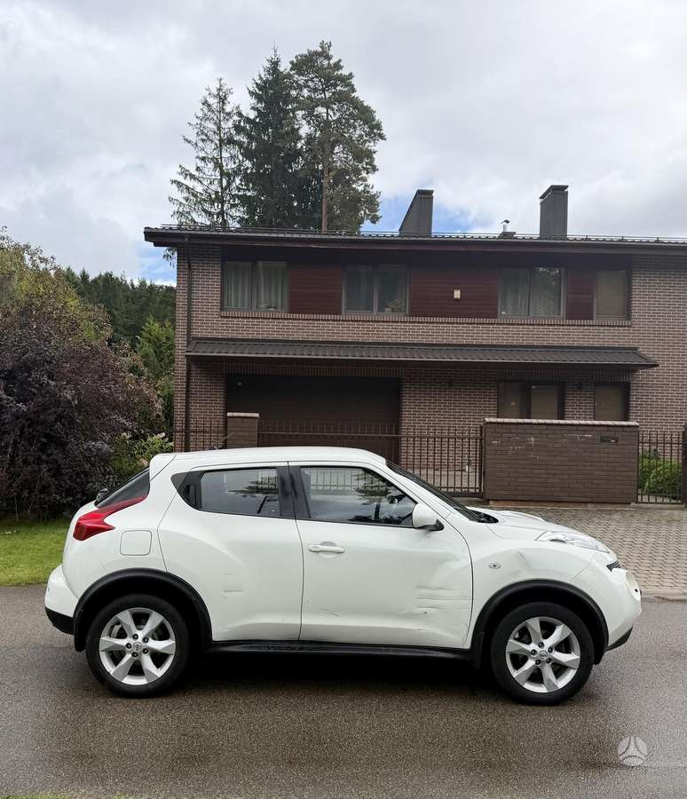 Nissan Juke 2013 — двигун 1598 cm³, 117 HP (86kW)