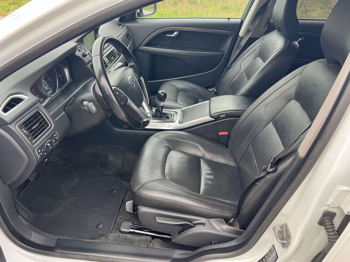 Volvo V70 2014 — photo 16