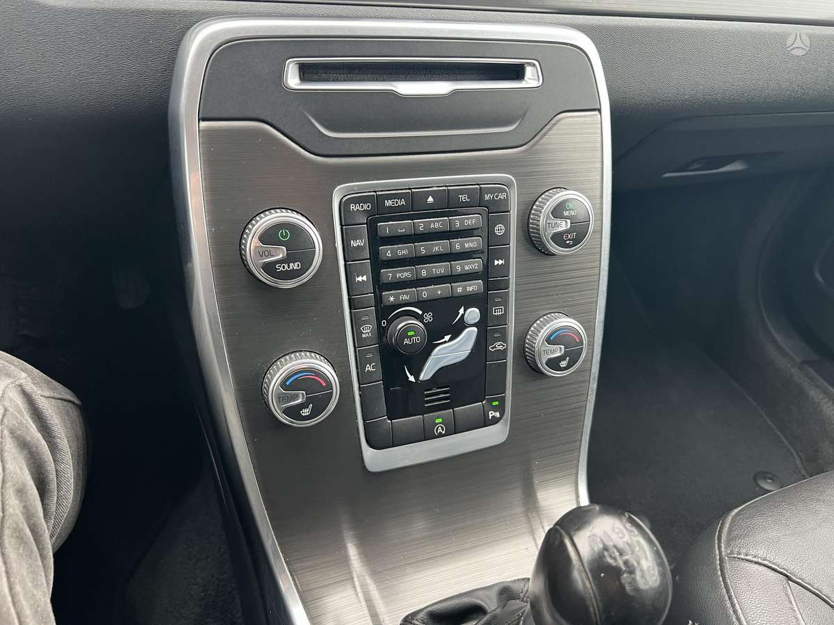 Volvo V70 2014 — photo 18