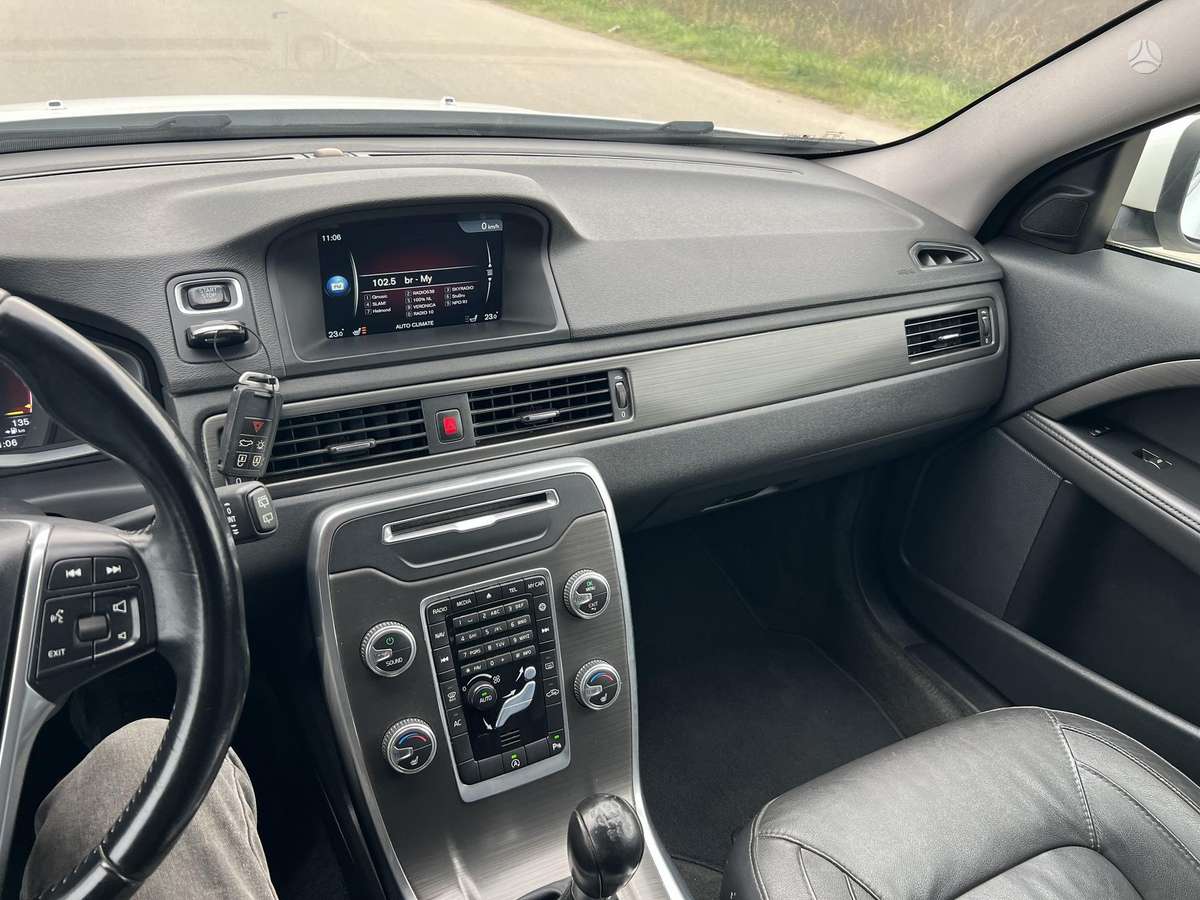 Volvo V70 2014 — photo 21