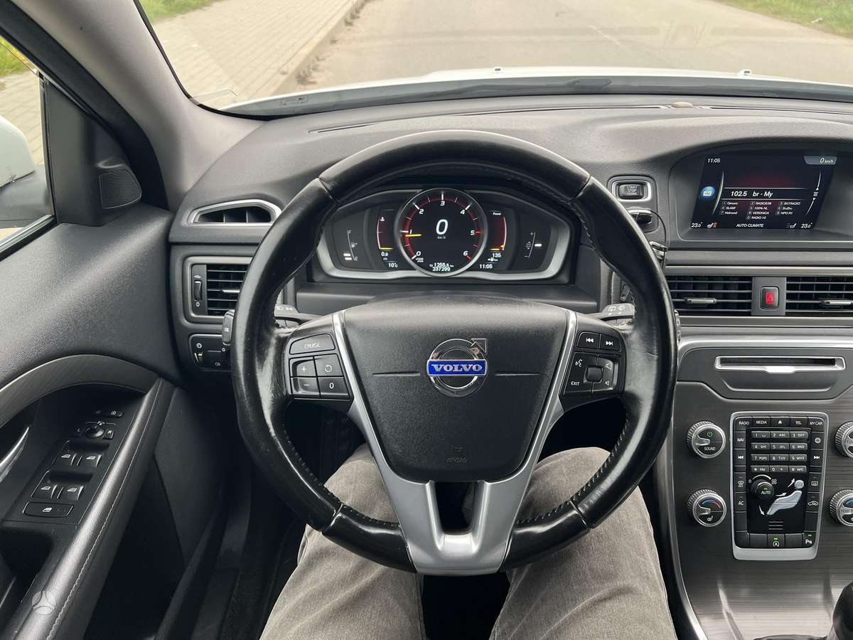 Volvo V70 2014 — photo 22