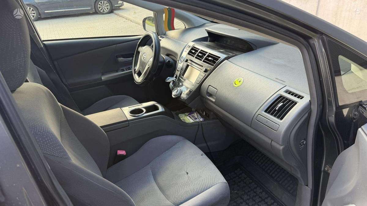 Toyota Prius+ 2014 — photo 10