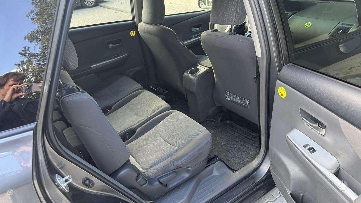 Toyota Prius+ 2014 — photo 12