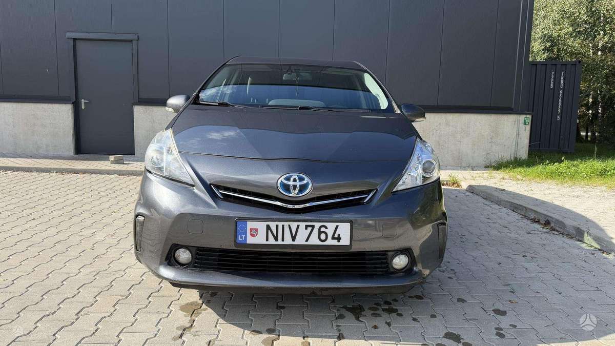Toyota Prius+ 2014 — rear view