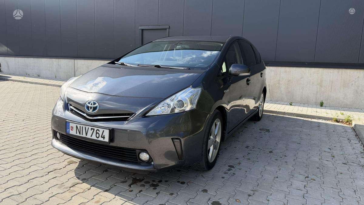 Toyota Prius+ 2014 — interior