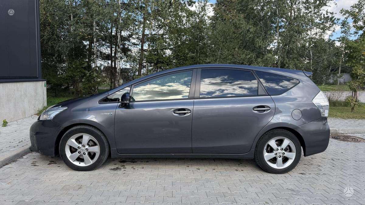 Toyota Prius+ 2014 — engine 1798 cm³, 99 HP (73kW)
