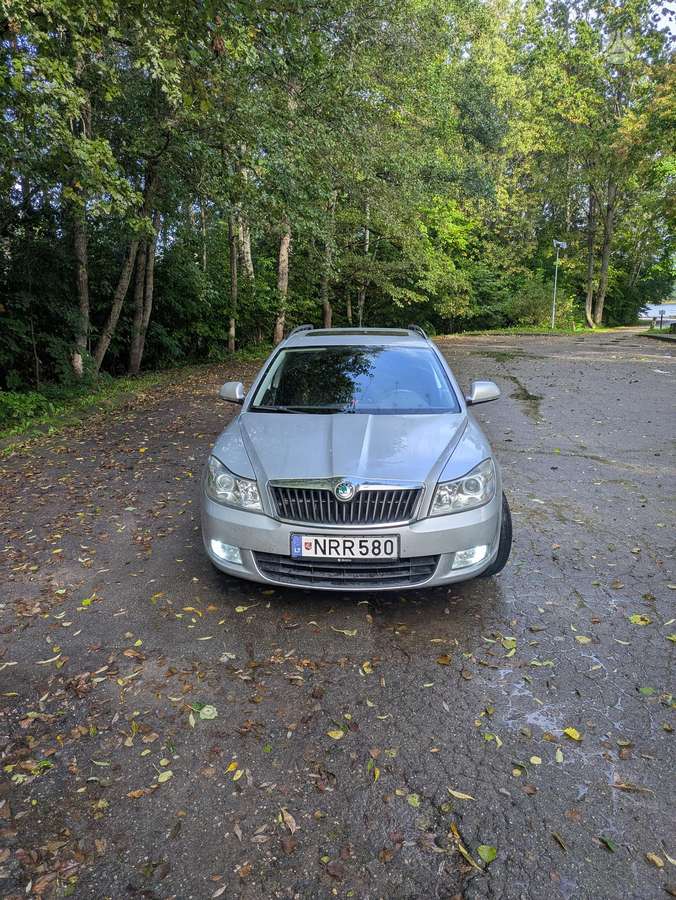 Skoda Octavia 2011 — rear view