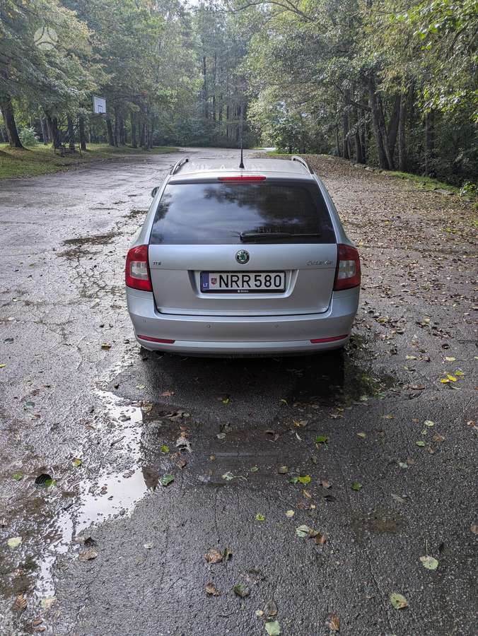Skoda Octavia 2011 — engine 1598 cm³, 105 HP (77kW)