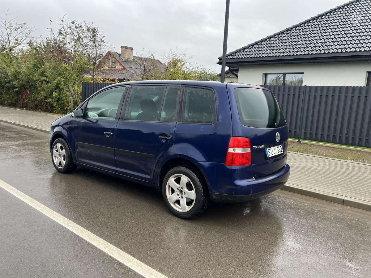 Volkswagen Touran 2004 — вигляд ззаду