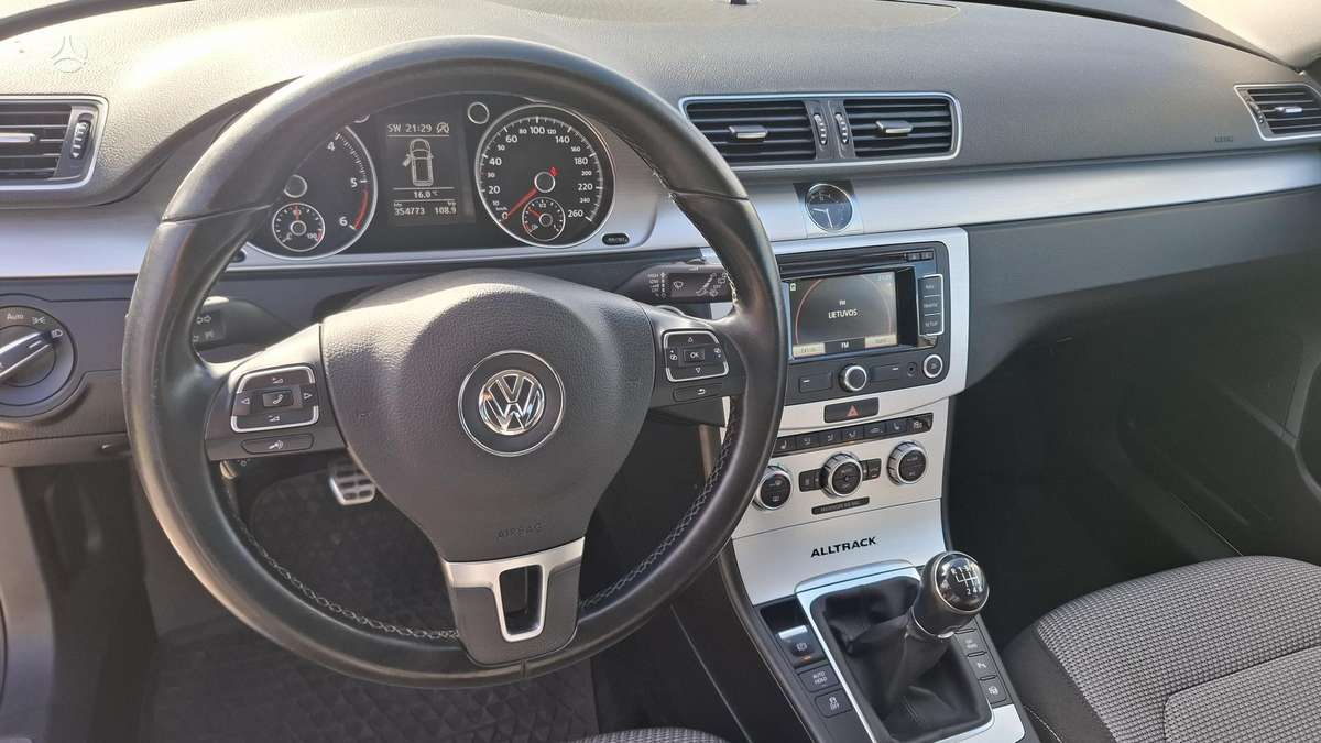 Volkswagen Passat 2014 — photo 18