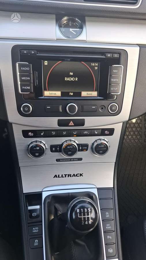 Volkswagen Passat 2014 — photo 24