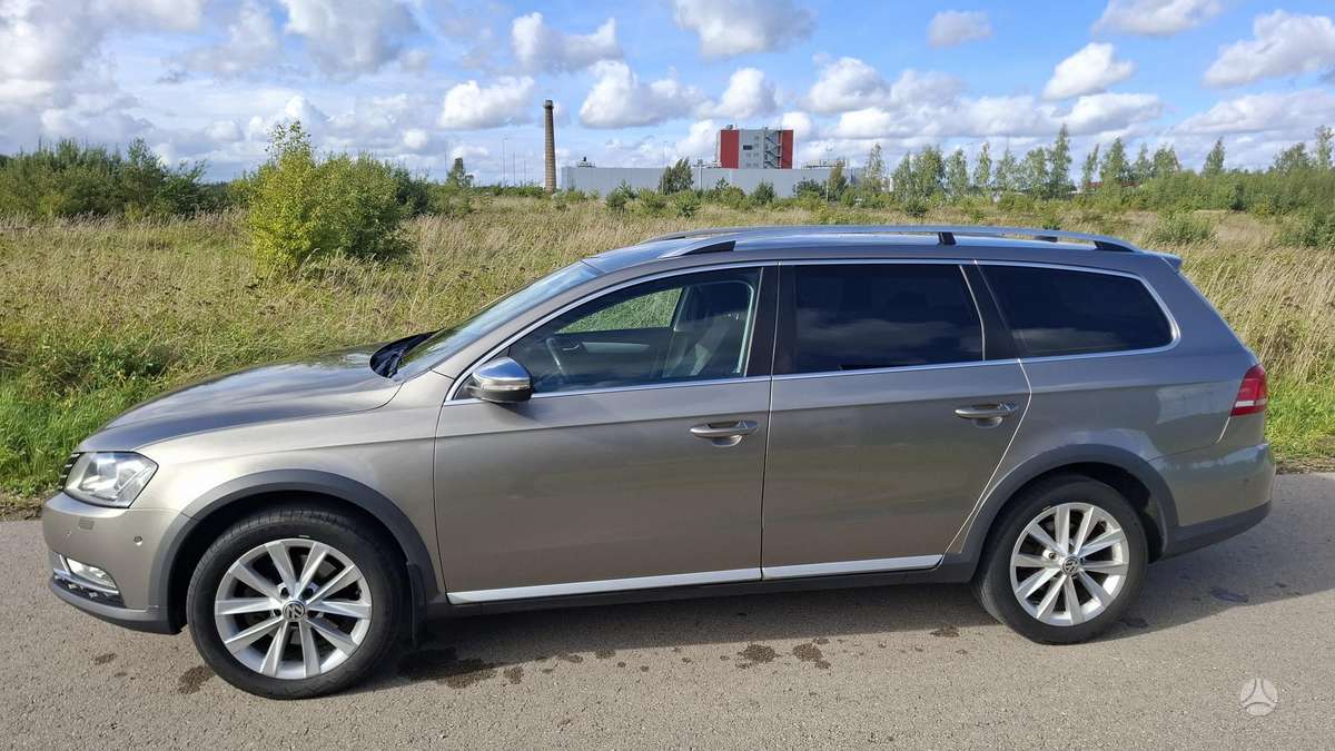 Volkswagen Passat 2014 — interior