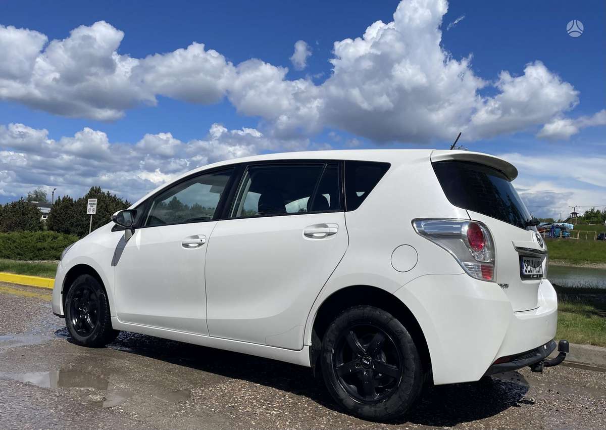 Toyota Verso 2013 — engine 1598 cm³, 132 HP (97kW)