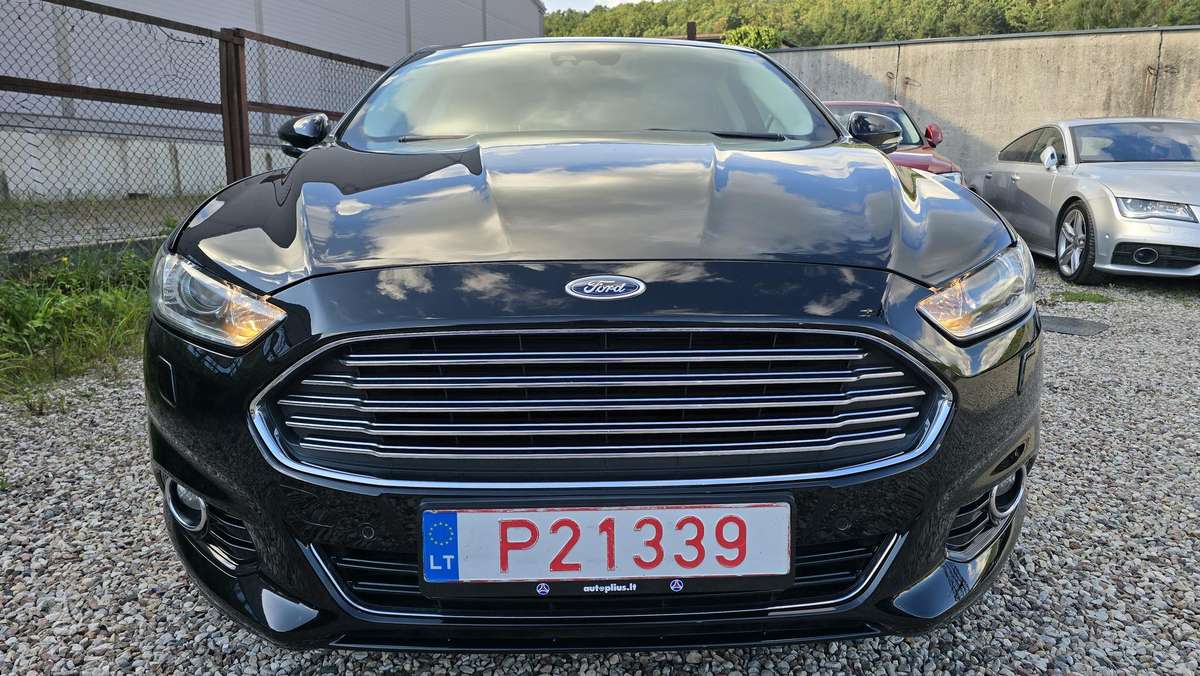 Ford Mondeo 2015 — rear view