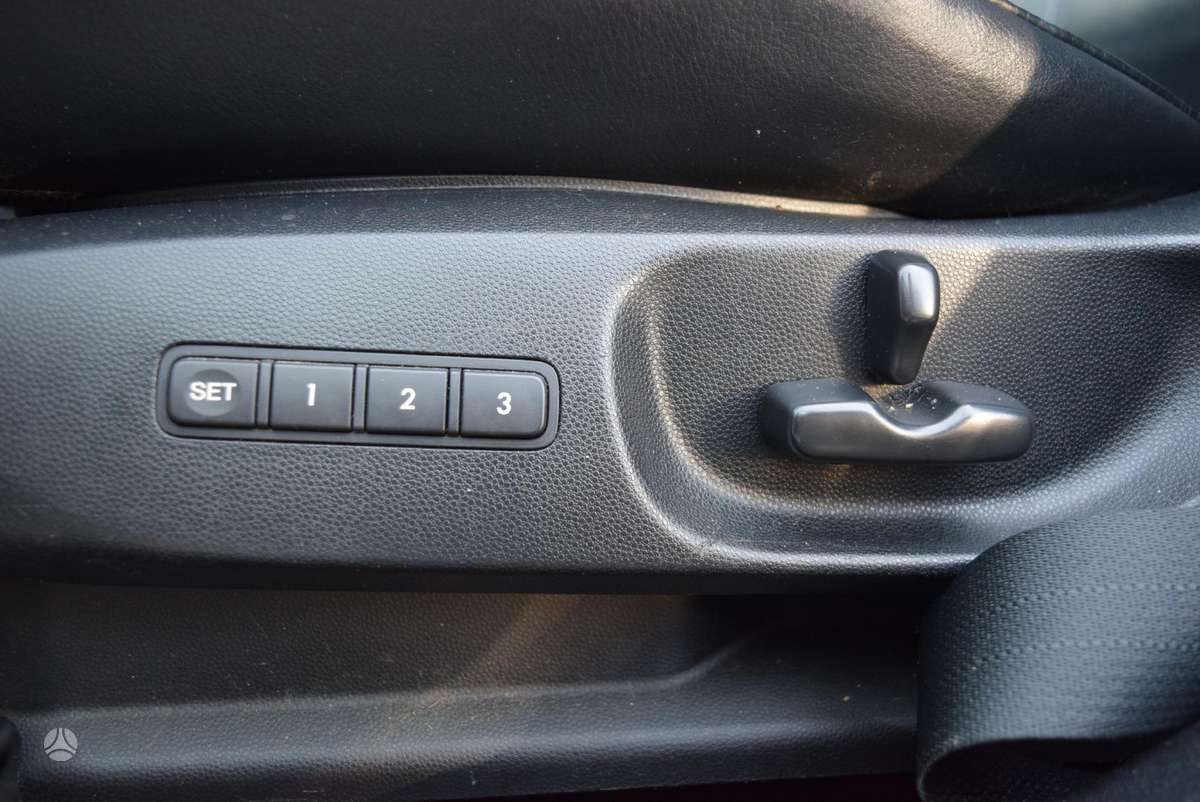 Mazda CX-7 2010 — photo 15