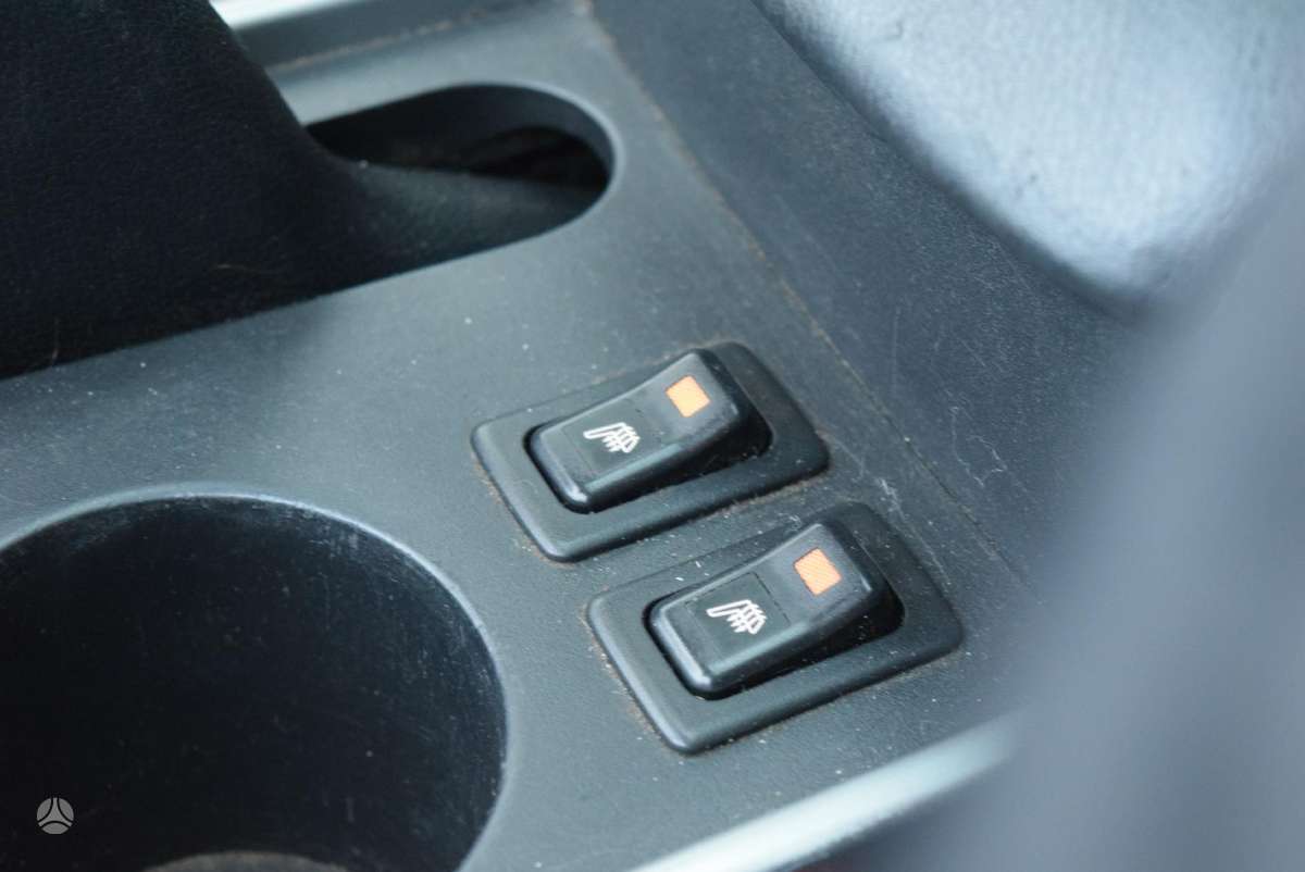 Mazda CX-7 2010 — photo 17