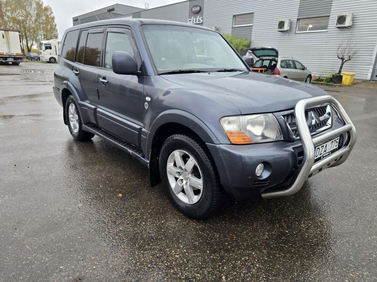 Mitsubishi Pajero 2006 — engine 3200 cm³, 160 HP (118kW)