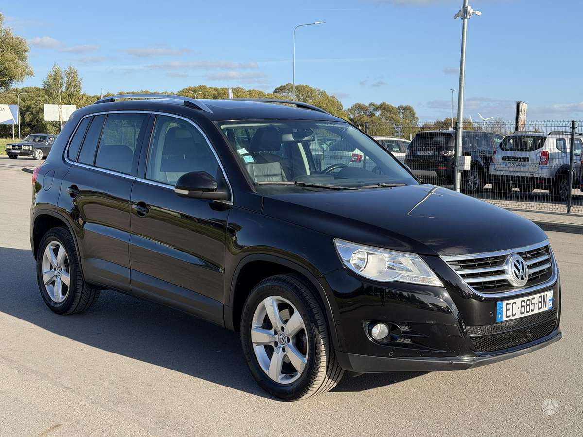 Volkswagen Tiguan 2008 — rear view