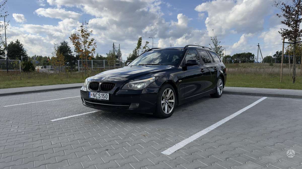 BMW 530 2008 — rear view