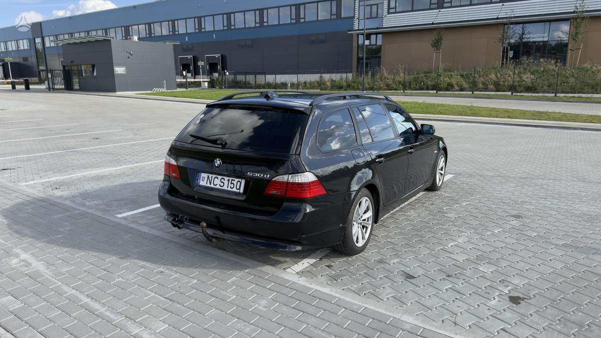 BMW 530 2008 — interior