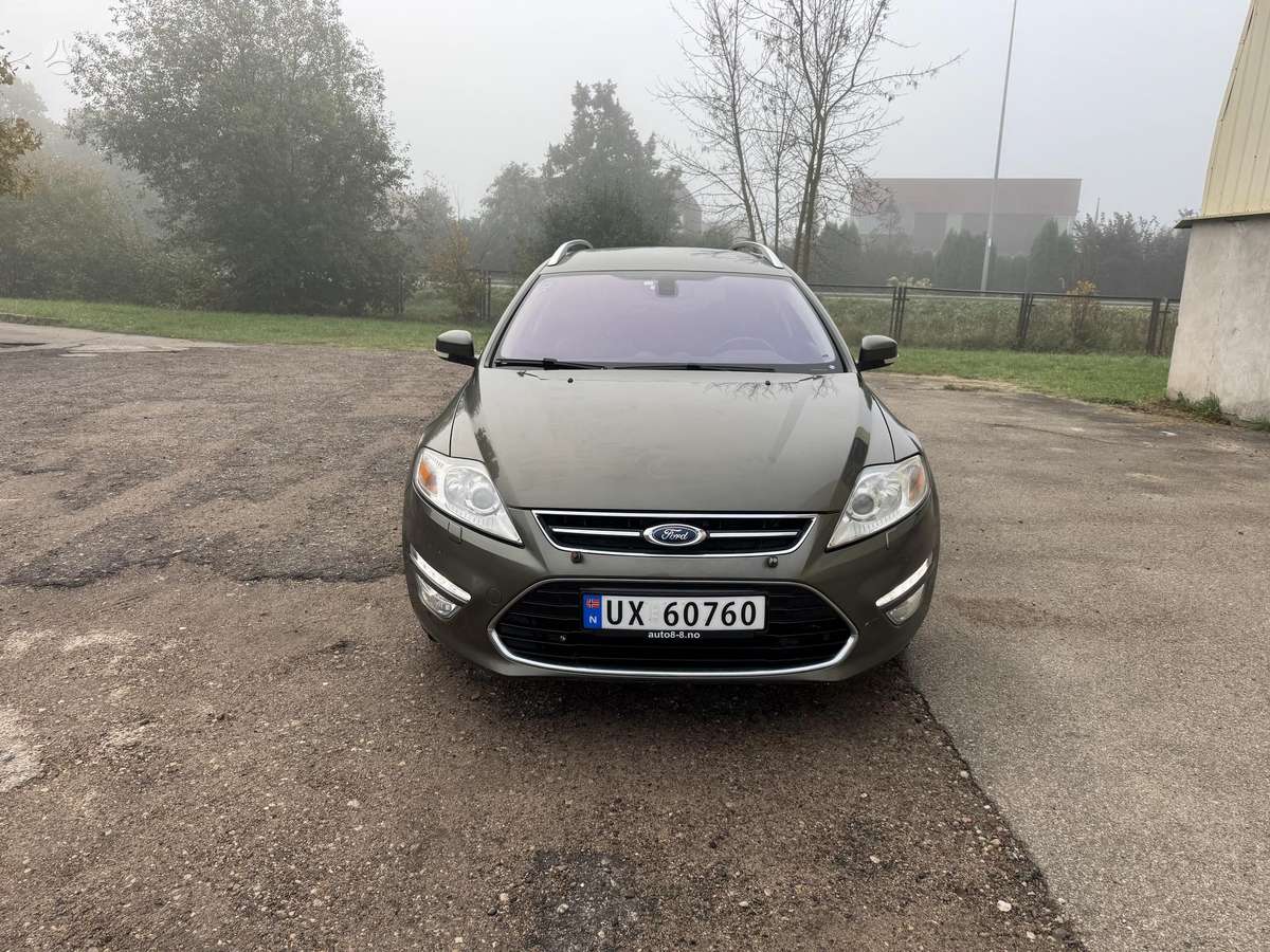 Ford Mondeo 2011 — вигляд ззаду