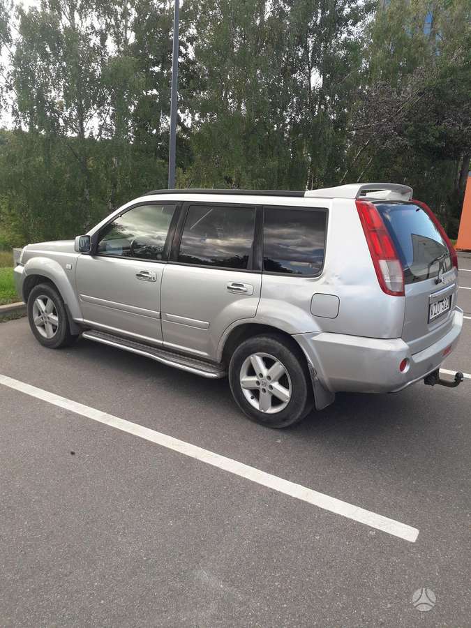 Nissan X-Trail 2006 — rear view