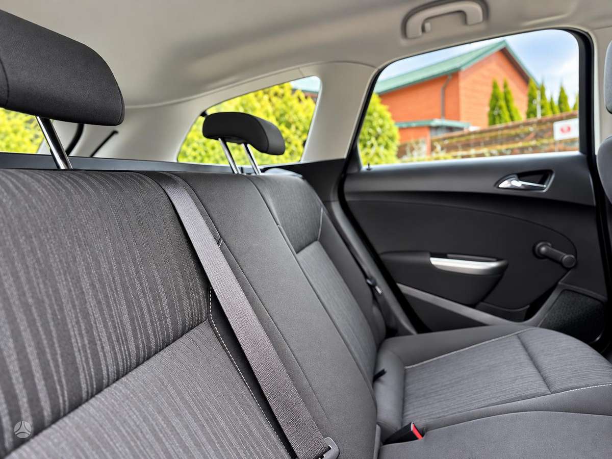 Opel Astra 2012 — фото 28