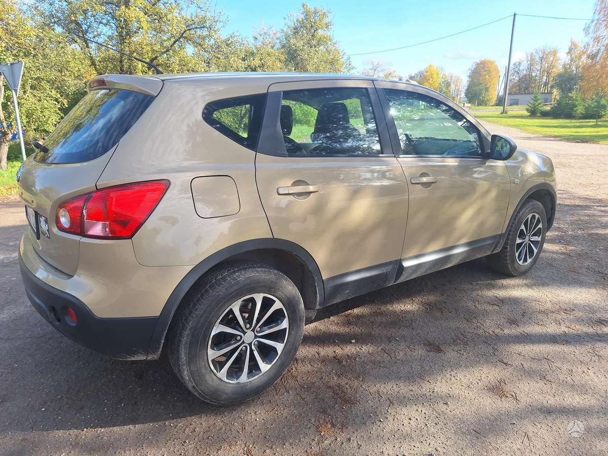 Nissan Qashqai 2008 — rear view